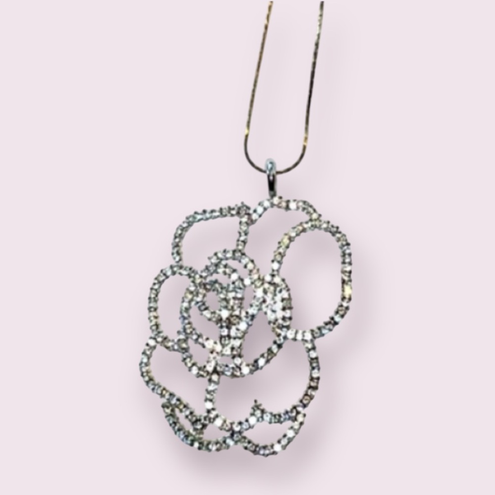 Women’s Rose Sparkling Pendent with Silver Chain